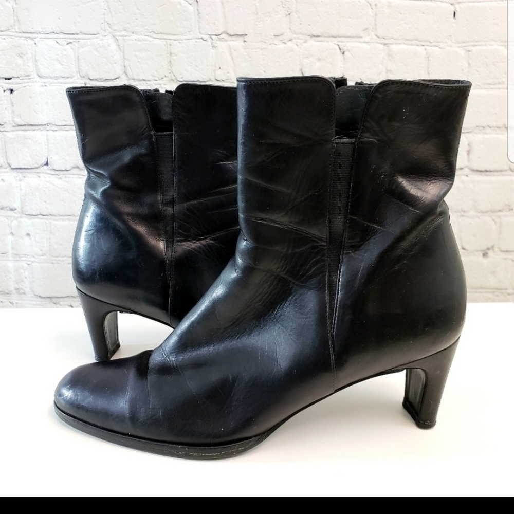Stuart Weitzman black leather booties. Size 8